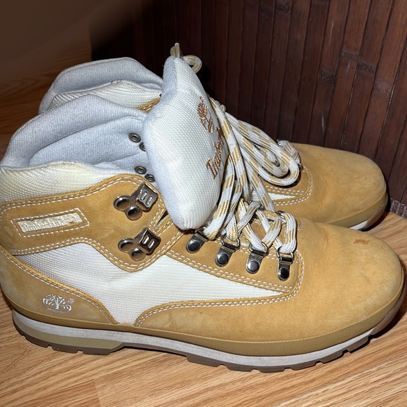 Timberland hiking boots. Size 9 1/2. Tan and beige. - Picture 5 of 9